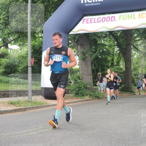 29.06.2025 - hella hamburg halbmarathon KatJ http://msf.ph/oto/8519552 29.06.2025 10:49:17 Zwischen KM18-KM19 1377, 1432, 5763, 7250, 8624 meine-sportfotos.de