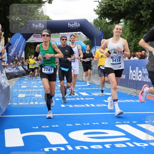 29.06.2025 - hella hamburg halbmarathon Strokosch-Dieckow http://msf.ph/oto/8519570 29.06.2025 10:56:51 Ziel 1955, 2282, 2378, 2741, 2759, 3836, 5033, 5418, 6835, 7716, 8669, 8825, 11043, 11212, 13816, 14461, 14678, 15097, 15431, 16008, 16009, 16620, 16679, 17133 meine-sportfotos.de