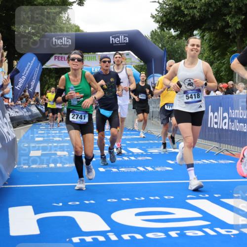 29.06.2025 - hella hamburg halbmarathon Strokosch-Dieckow http://msf.ph/oto/8519576 29.06.2025 10:56:51 Ziel 1955, 2282, 2378, 2741, 2759, 3836, 5033, 5418, 6835, 7716, 8669, 8825, 11043, 11212, 13816, 14461, 14678, 15097, 15431, 16008, 16009, 16620, 16679, 17133 meine-sportfotos.de