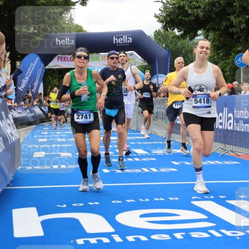 29.06.2025 - hella hamburg halbmarathon Strokosch-Dieckow http://msf.ph/oto/8519582 29.06.2025 10:56:51 Ziel 1955, 2282, 2378, 2741, 2759, 3836, 5033, 5418, 6835, 7716, 8669, 8825, 11043, 11212, 13816, 14461, 14678, 15097, 15431, 16008, 16009, 16620, 16679, 17133 meine-sportfotos.de