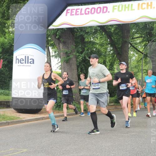 29.06.2025 - hella hamburg halbmarathon KatJ http://msf.ph/oto/8519586 29.06.2025 10:49:18 Zwischen KM18-KM19 1377, 1432, 7250 meine-sportfotos.de