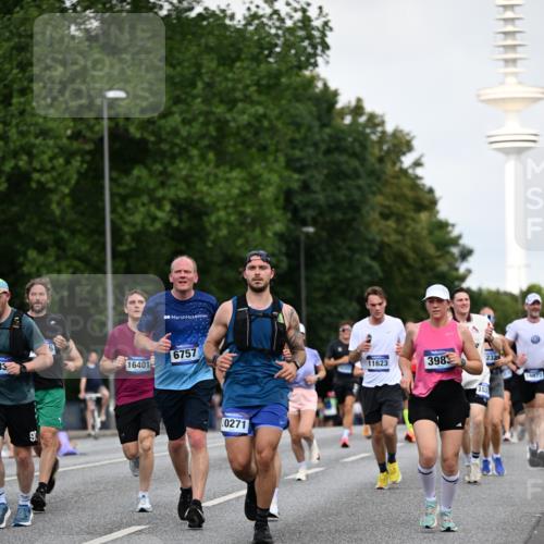 29.06.2025 - hella hamburg halbmarathon Dr. Thomas Lammeyer http://msf.ph/oto/8519589 29.06.2025 10:04:54 Kennedybrücke 1387, 1568, 1611, 1681, 2236, 2354, 2363, 3141, 3740, 3983, 4238, 4249, 4616, 4708, 4945, 5033, 5418, 5870, 6147, 6487, 6531, 6714, 6757, 6835, 7757, 8255, 8478, 8923, 9553, 9555, 10188, 10271, 10797, 11324 meine-sportfotos.de