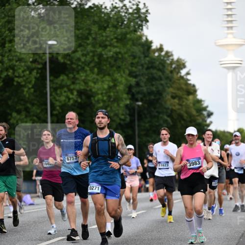 29.06.2025 - hella hamburg halbmarathon Dr. Thomas Lammeyer http://msf.ph/oto/8519596 29.06.2025 10:04:55 Kennedybrücke 1387, 1568, 1611, 2236, 2354, 2363, 3141, 3740, 3983, 4238, 4249, 4616, 4708, 4945, 5033, 5418, 5870, 6147, 6487, 6531, 6714, 6757, 6835, 7757, 8255, 8478, 8923, 9553, 9555, 10188, 10271, 10705, 10797, 11324 meine-sportfotos.de