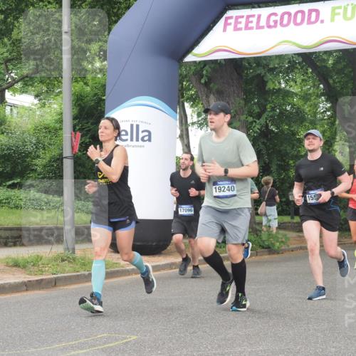 29.06.2025 - hella hamburg halbmarathon KatJ http://msf.ph/oto/8519597 29.06.2025 10:49:19 Zwischen KM18-KM19 1377, 1432, 7250 meine-sportfotos.de
