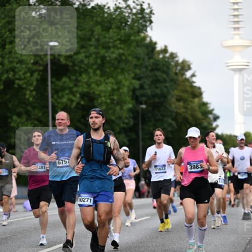 29.06.2025 - hella hamburg halbmarathon Dr. Thomas Lammeyer http://msf.ph/oto/8519614 29.06.2025 10:04:55 Kennedybrücke 1387, 1568, 1611, 2236, 2354, 2363, 3141, 3740, 3983, 4238, 4249, 4616, 4708, 4945, 5033, 5418, 5870, 6147, 6487, 6531, 6714, 6757, 6835, 7757, 8255, 8478, 8923, 9553, 9555, 10188, 10271, 10705, 10797, 11324 meine-sportfotos.de