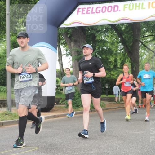 29.06.2025 - hella hamburg halbmarathon KatJ http://msf.ph/oto/8519642 29.06.2025 10:49:19 Zwischen KM18-KM19 1377, 1432, 7250 meine-sportfotos.de