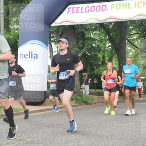 29.06.2025 - hella hamburg halbmarathon KatJ http://msf.ph/oto/8519656 29.06.2025 10:49:20 Zwischen KM18-KM19 1377, 1432, 3625 meine-sportfotos.de