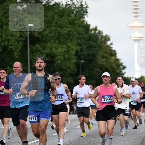 29.06.2025 - hella hamburg halbmarathon Dr. Thomas Lammeyer http://msf.ph/oto/8519658 29.06.2025 10:04:56 Kennedybrücke 1387, 1568, 1611, 2236, 2354, 2363, 3141, 3625, 3740, 3983, 4238, 4249, 4616, 4708, 4945, 5033, 5870, 6147, 6487, 6531, 6714, 6757, 6835, 7757, 8255, 8478, 8923, 9553, 9555, 10188, 10271, 10705, 11324 meine-sportfotos.de