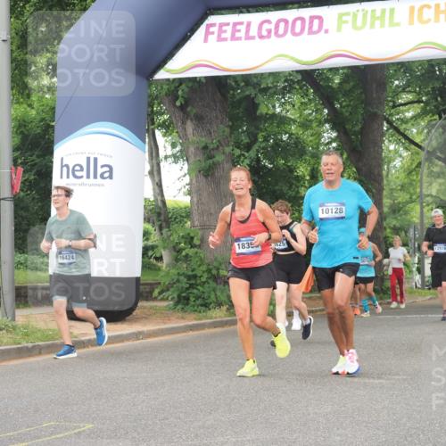 29.06.2025 - hella hamburg halbmarathon KatJ http://msf.ph/oto/8519683 29.06.2025 10:49:21 Zwischen KM18-KM19 1147, 1377, 3625 meine-sportfotos.de