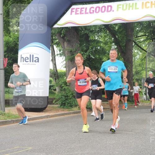 29.06.2025 - hella hamburg halbmarathon KatJ http://msf.ph/oto/8519692 29.06.2025 10:49:21 Zwischen KM18-KM19 1147, 1377, 3625 meine-sportfotos.de