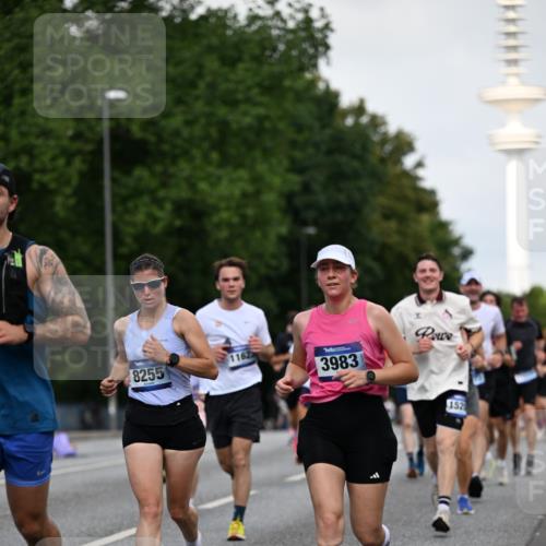 29.06.2025 - hella hamburg halbmarathon Dr. Thomas Lammeyer http://msf.ph/oto/8519699 29.06.2025 10:04:57 Kennedybrücke 1387, 1568, 1611, 2354, 2363, 3141, 3625, 3740, 3983, 4238, 4249, 4616, 4708, 4945, 5033, 5870, 6147, 6487, 6531, 6714, 6757, 6835, 7757, 7761, 8255, 8478, 8923, 9553, 9555, 10188, 10271, 10705, 11324 meine-sportfotos.de