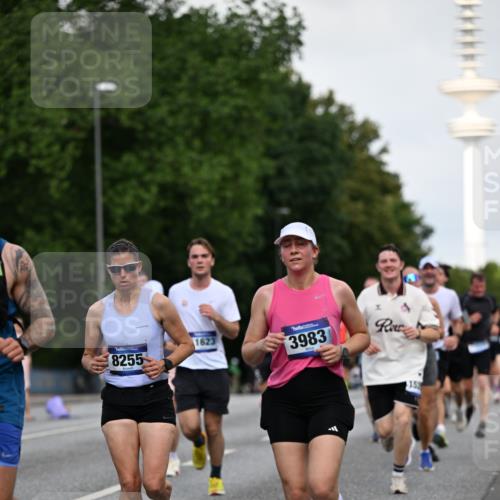 29.06.2025 - hella hamburg halbmarathon Dr. Thomas Lammeyer http://msf.ph/oto/8519705 29.06.2025 10:04:57 Kennedybrücke 1387, 1568, 1611, 2354, 2363, 3141, 3625, 3740, 3983, 4238, 4249, 4616, 4708, 4945, 5033, 5870, 6147, 6487, 6531, 6714, 6757, 6835, 7757, 7761, 8255, 8478, 8923, 9553, 9555, 10188, 10271, 10705, 11324 meine-sportfotos.de