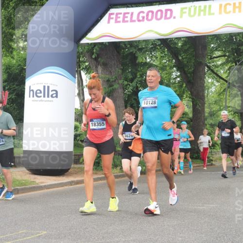 29.06.2025 - hella hamburg halbmarathon KatJ http://msf.ph/oto/8519715 29.06.2025 10:49:21 Zwischen KM18-KM19 1147, 1377, 3625 meine-sportfotos.de