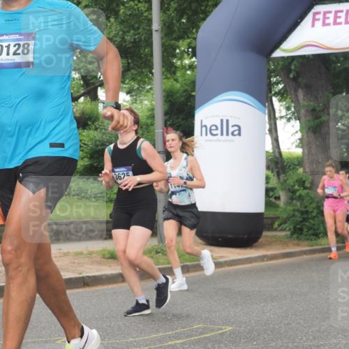 29.06.2025 - hella hamburg halbmarathon KatJ http://msf.ph/oto/8519731 29.06.2025 10:49:23 Zwischen KM18-KM19 1147, 1377, 3625, 5379 meine-sportfotos.de