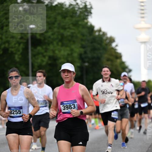 29.06.2025 - hella hamburg halbmarathon Dr. Thomas Lammeyer http://msf.ph/oto/8519744 29.06.2025 10:04:57 Kennedybrücke 1387, 1568, 1611, 2354, 2363, 3141, 3625, 3740, 3983, 4238, 4249, 4616, 4708, 4945, 5033, 5870, 6147, 6487, 6531, 6714, 6757, 6835, 7757, 7761, 8255, 8478, 8923, 9553, 9555, 10188, 10271, 10705, 11324 meine-sportfotos.de