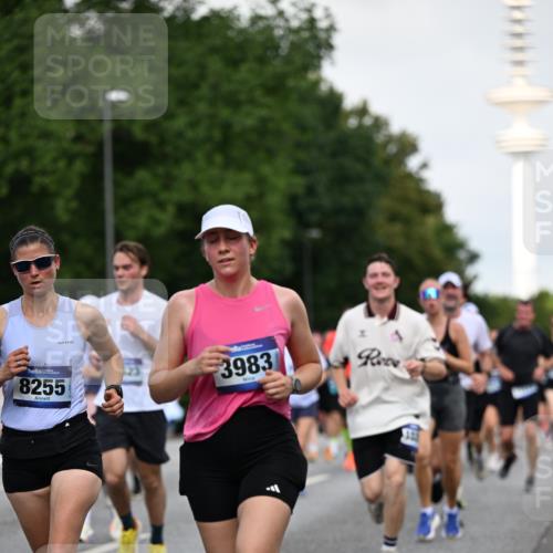29.06.2025 - hella hamburg halbmarathon Dr. Thomas Lammeyer http://msf.ph/oto/8519753 29.06.2025 10:04:58 Kennedybrücke 1387, 1568, 1611, 2354, 2363, 3141, 3625, 3740, 3983, 4238, 4249, 4708, 4945, 5033, 5870, 6147, 6487, 6531, 6591, 6714, 6757, 6835, 7757, 7759, 7761, 8255, 8478, 8923, 9553, 9555, 10188, 10271, 10705, 11324 meine-sportfotos.de