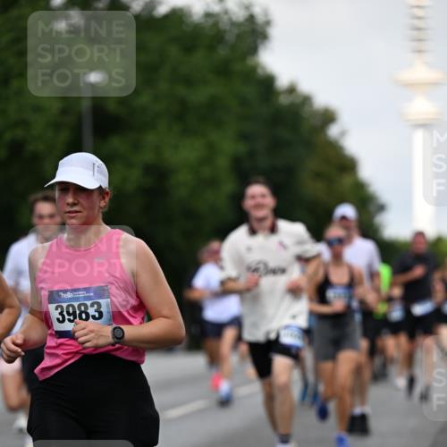 29.06.2025 - hella hamburg halbmarathon Dr. Thomas Lammeyer http://msf.ph/oto/8519770 29.06.2025 10:04:58 Kennedybrücke 1387, 1568, 1611, 2354, 2363, 3141, 3625, 3740, 3983, 4238, 4249, 4708, 4945, 5033, 5870, 6147, 6487, 6531, 6591, 6714, 6757, 6835, 7757, 7759, 7761, 8255, 8478, 8923, 9553, 9555, 10188, 10271, 10705, 11324 meine-sportfotos.de
