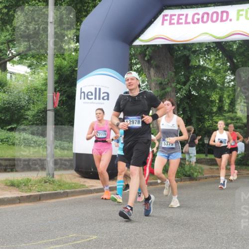 29.06.2025 - hella hamburg halbmarathon KatJ http://msf.ph/oto/8519796 29.06.2025 10:49:24 Zwischen KM18-KM19 1147, 3625, 5058, 5379 meine-sportfotos.de