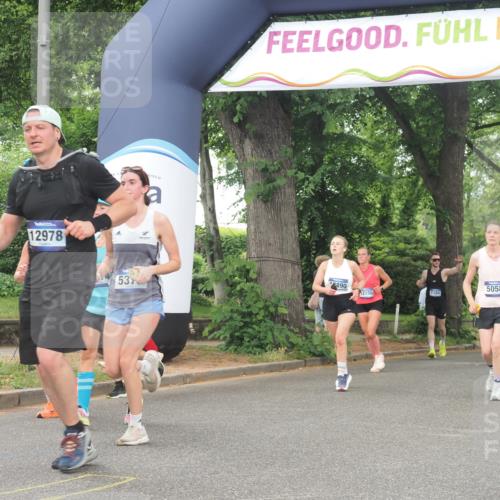 29.06.2025 - hella hamburg halbmarathon KatJ http://msf.ph/oto/8519840 29.06.2025 10:49:25 Zwischen KM18-KM19 1147, 3625, 5058, 5379 meine-sportfotos.de