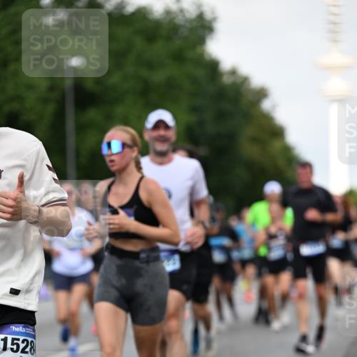 29.06.2025 - hella hamburg halbmarathon Dr. Thomas Lammeyer http://msf.ph/oto/8519874 29.06.2025 10:05:01 Kennedybrücke 1387, 1420, 1568, 1726, 2006, 2354, 2363, 3625, 3740, 3983, 4238, 4249, 4708, 5033, 5870, 6147, 6487, 6531, 6591, 6714, 6757, 6835, 7757, 7759, 7761, 8255, 8326, 8478, 8691, 8923, 10188, 10271, 10705 meine-sportfotos.de