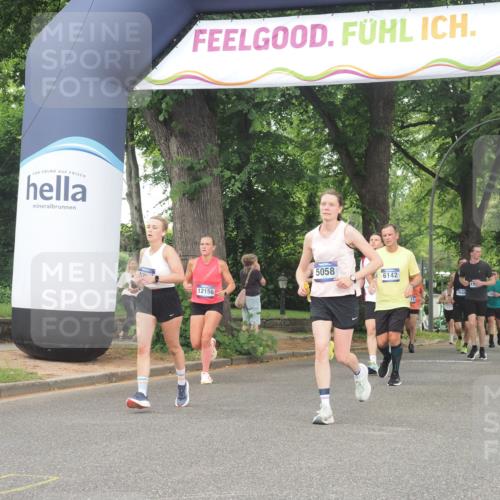 29.06.2025 - hella hamburg halbmarathon KatJ http://msf.ph/oto/8519888 29.06.2025 10:49:26 Zwischen KM18-KM19 1147, 3625, 5058, 5379, 6142 meine-sportfotos.de