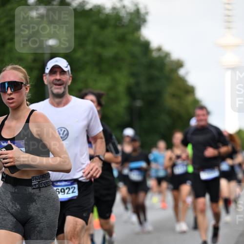 29.06.2025 - hella hamburg halbmarathon Dr. Thomas Lammeyer http://msf.ph/oto/8519897 29.06.2025 10:05:01 Kennedybrücke 1387, 1420, 1568, 1726, 2006, 2354, 2363, 3625, 3740, 3983, 4238, 4249, 4708, 5033, 5870, 6147, 6487, 6531, 6591, 6714, 6757, 6835, 7757, 7759, 7761, 8255, 8326, 8478, 8691, 8923, 10188, 10271, 10705 meine-sportfotos.de