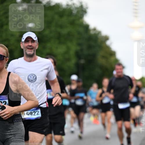 29.06.2025 - hella hamburg halbmarathon Dr. Thomas Lammeyer http://msf.ph/oto/8519904 29.06.2025 10:05:02 Kennedybrücke 1387, 1420, 1568, 1726, 2006, 2354, 2363, 3625, 3740, 3983, 4068, 4238, 4249, 4708, 5033, 5870, 6147, 6487, 6531, 6591, 6714, 6757, 6835, 7757, 7759, 7761, 8255, 8326, 8478, 8691, 8923, 9124, 10188, 10271, 10383, 10705 meine-sportfotos.de