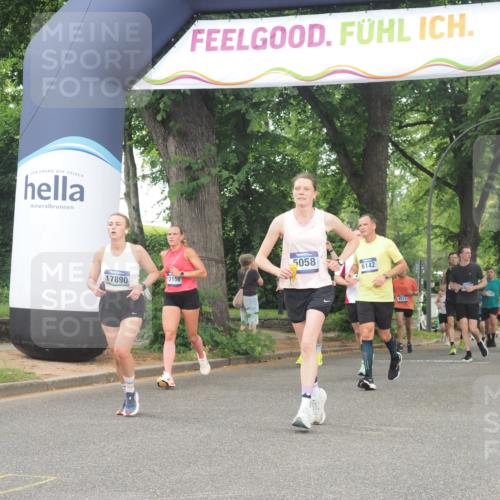 29.06.2025 - hella hamburg halbmarathon KatJ http://msf.ph/oto/8519907 29.06.2025 10:49:26 Zwischen KM18-KM19 1147, 3625, 5058, 5379, 6142 meine-sportfotos.de