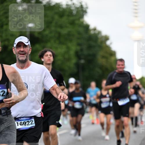 29.06.2025 - hella hamburg halbmarathon Dr. Thomas Lammeyer http://msf.ph/oto/8519910 29.06.2025 10:05:02 Kennedybrücke 1387, 1420, 1568, 1726, 2006, 2354, 2363, 3625, 3740, 3983, 4068, 4238, 4249, 4708, 5033, 5870, 6147, 6487, 6531, 6591, 6714, 6757, 6835, 7757, 7759, 7761, 8255, 8326, 8478, 8691, 8923, 9124, 10188, 10271, 10383, 10705 meine-sportfotos.de