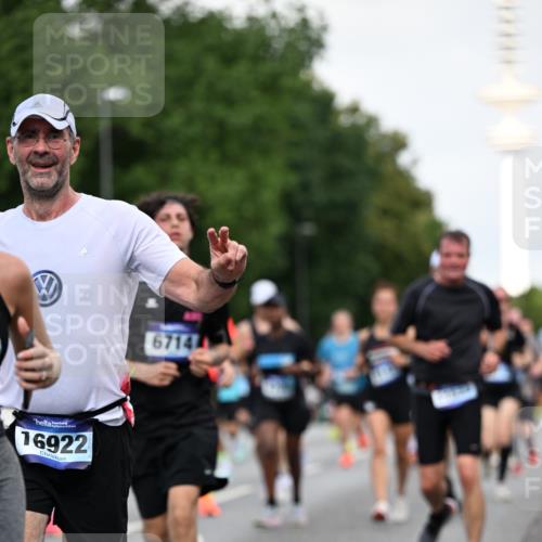 29.06.2025 - hella hamburg halbmarathon Dr. Thomas Lammeyer http://msf.ph/oto/8519913 29.06.2025 10:05:02 Kennedybrücke 1387, 1420, 1568, 1726, 2006, 2354, 2363, 3625, 3740, 3983, 4068, 4238, 4249, 4708, 5033, 5870, 6147, 6487, 6531, 6591, 6714, 6757, 6835, 7757, 7759, 7761, 8255, 8326, 8478, 8691, 8923, 9124, 10188, 10271, 10383, 10705 meine-sportfotos.de