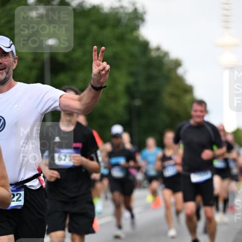 29.06.2025 - hella hamburg halbmarathon Dr. Thomas Lammeyer http://msf.ph/oto/8519921 29.06.2025 10:05:02 Kennedybrücke 1387, 1420, 1568, 1726, 2006, 2354, 2363, 3625, 3740, 3983, 4068, 4238, 4249, 4708, 5033, 5870, 6147, 6487, 6531, 6591, 6714, 6757, 6835, 7757, 7759, 7761, 8255, 8326, 8478, 8691, 8923, 9124, 10188, 10271, 10383, 10705 meine-sportfotos.de