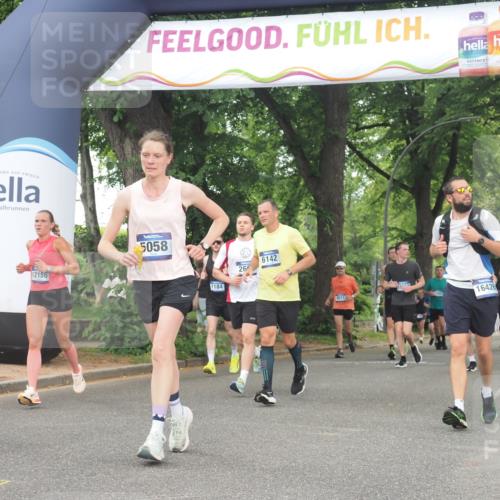29.06.2025 - hella hamburg halbmarathon KatJ http://msf.ph/oto/8519942 29.06.2025 10:49:27 Zwischen KM18-KM19 1147, 2661, 3625, 5058, 5379, 6142 meine-sportfotos.de