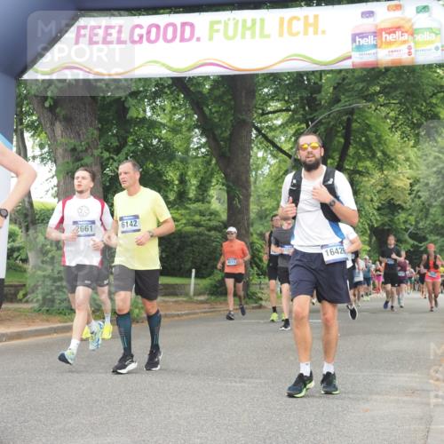 29.06.2025 - hella hamburg halbmarathon KatJ http://msf.ph/oto/8519948 29.06.2025 10:49:28 Zwischen KM18-KM19 1147, 1184, 2661, 3625, 5058, 5379, 6142 meine-sportfotos.de