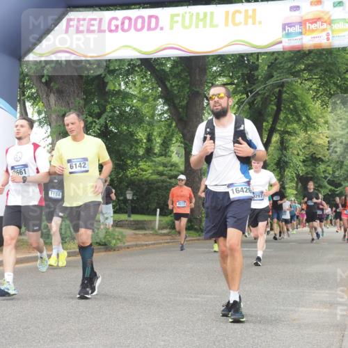 29.06.2025 - hella hamburg halbmarathon KatJ http://msf.ph/oto/8519968 29.06.2025 10:49:28 Zwischen KM18-KM19 1147, 1184, 2661, 3625, 5058, 5379, 6142 meine-sportfotos.de