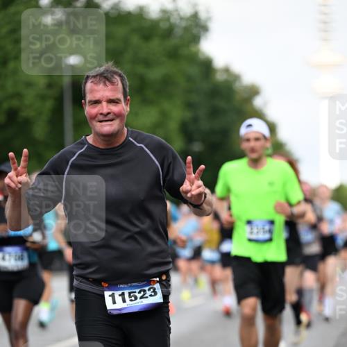 29.06.2025 - hella hamburg halbmarathon Dr. Thomas Lammeyer http://msf.ph/oto/8520019 29.06.2025 10:05:04 Kennedybrücke 1387, 1420, 1726, 2006, 2354, 2363, 3625, 3740, 3983, 4068, 4238, 4249, 4708, 5870, 6147, 6487, 6531, 6591, 6714, 6757, 6835, 7757, 7759, 7761, 8255, 8326, 8478, 8691, 8923, 9124, 9932, 10271, 10383, 10705 meine-sportfotos.de