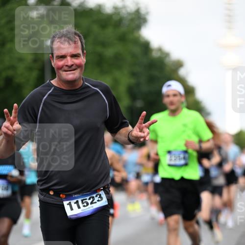 29.06.2025 - hella hamburg halbmarathon Dr. Thomas Lammeyer http://msf.ph/oto/8520024 29.06.2025 10:05:04 Kennedybrücke 1387, 1420, 1726, 2006, 2354, 2363, 3625, 3740, 3983, 4068, 4238, 4249, 4708, 5870, 6147, 6487, 6531, 6591, 6714, 6757, 6835, 7757, 7759, 7761, 8255, 8326, 8478, 8691, 8923, 9124, 9932, 10271, 10383, 10705 meine-sportfotos.de