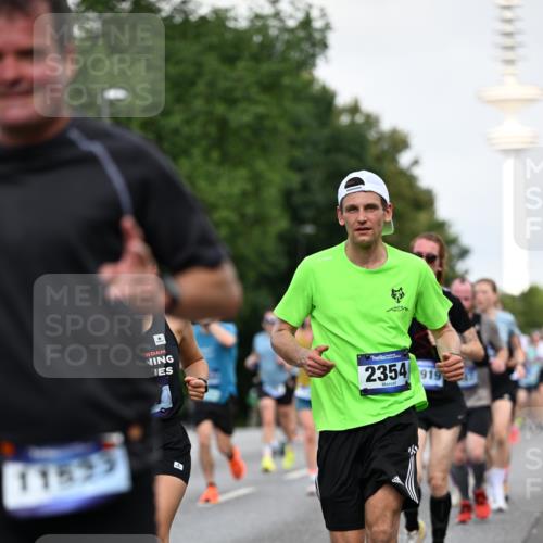29.06.2025 - hella hamburg halbmarathon Dr. Thomas Lammeyer http://msf.ph/oto/8520044 29.06.2025 10:05:05 Kennedybrücke 1387, 1420, 1726, 2006, 2354, 2363, 3625, 3740, 3983, 4068, 4238, 4249, 4708, 5870, 6147, 6487, 6531, 6591, 6714, 6757, 6835, 6924, 7757, 7759, 7761, 8255, 8326, 8478, 8691, 8923, 9124, 9932, 10271, 10383, 10705 meine-sportfotos.de