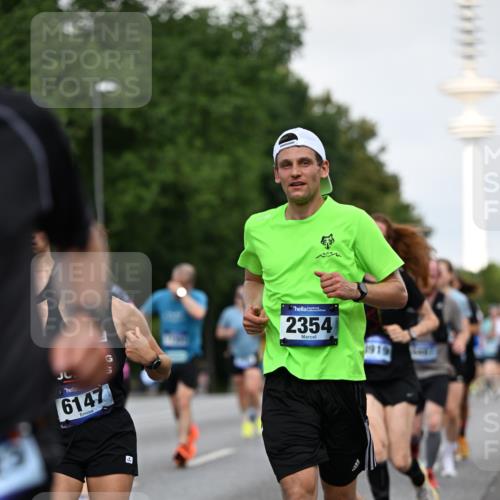29.06.2025 - hella hamburg halbmarathon Dr. Thomas Lammeyer http://msf.ph/oto/8520061 29.06.2025 10:05:05 Kennedybrücke 1387, 1420, 1726, 2006, 2354, 2363, 3625, 3740, 3983, 4068, 4238, 4249, 4708, 5870, 6147, 6487, 6531, 6591, 6714, 6757, 6835, 6924, 7757, 7759, 7761, 8255, 8326, 8478, 8691, 8923, 9124, 9932, 10271, 10383, 10705 meine-sportfotos.de