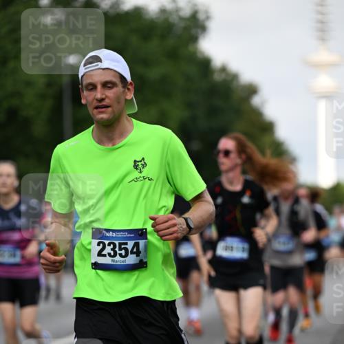 29.06.2025 - hella hamburg halbmarathon Dr. Thomas Lammeyer http://msf.ph/oto/8520100 29.06.2025 10:05:06 Kennedybrücke 1387, 1420, 1726, 2006, 2354, 2363, 2936, 3625, 3740, 3983, 4068, 4238, 4249, 4708, 5870, 6147, 6487, 6531, 6591, 6714, 6757, 6835, 6924, 7757, 7759, 7761, 8255, 8326, 8478, 8691, 8923, 9124, 9932, 10271, 10383, 10705 meine-sportfotos.de