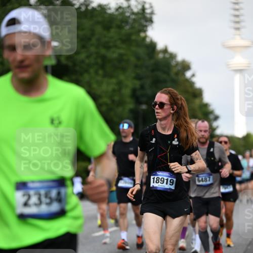 29.06.2025 - hella hamburg halbmarathon Dr. Thomas Lammeyer http://msf.ph/oto/8520108 29.06.2025 10:05:06 Kennedybrücke 1387, 1420, 1726, 2006, 2354, 2363, 2936, 3625, 3740, 3983, 4068, 4238, 4249, 4708, 5870, 6147, 6487, 6531, 6591, 6714, 6757, 6835, 6924, 7757, 7759, 7761, 8255, 8326, 8478, 8691, 8923, 9124, 9932, 10271, 10383, 10705 meine-sportfotos.de