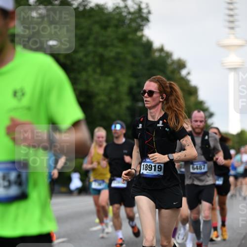 29.06.2025 - hella hamburg halbmarathon Dr. Thomas Lammeyer http://msf.ph/oto/8520112 29.06.2025 10:05:06 Kennedybrücke 1387, 1420, 1726, 2006, 2354, 2363, 2936, 3625, 3740, 3983, 4068, 4238, 4249, 4708, 5870, 6147, 6487, 6531, 6591, 6714, 6757, 6835, 6924, 7757, 7759, 7761, 8255, 8326, 8478, 8691, 8923, 9124, 9932, 10271, 10383, 10705 meine-sportfotos.de