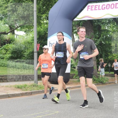 29.06.2025 - hella hamburg halbmarathon KatJ http://msf.ph/oto/8520125 29.06.2025 10:49:32 Zwischen KM18-KM19 1184, 2661, 4511, 5058, 6142, 7869 meine-sportfotos.de