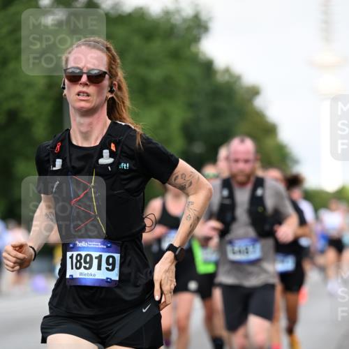 29.06.2025 - hella hamburg halbmarathon Dr. Thomas Lammeyer http://msf.ph/oto/8520172 29.06.2025 10:05:08 Kennedybrücke 1387, 1420, 1726, 2006, 2354, 2363, 2936, 3625, 3740, 3983, 4068, 4238, 4249, 4319, 4708, 5870, 6147, 6487, 6531, 6591, 6714, 6757, 6835, 6924, 7757, 7759, 7761, 8046, 8255, 8326, 8478, 8691, 8923, 9124, 9932, 10271, 10383, 10705 meine-sportfotos.de