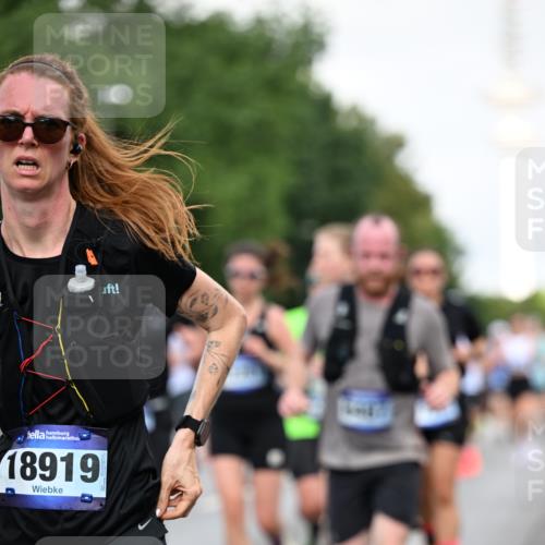 29.06.2025 - hella hamburg halbmarathon Dr. Thomas Lammeyer http://msf.ph/oto/8520180 29.06.2025 10:05:08 Kennedybrücke 1387, 1420, 1726, 2006, 2354, 2363, 2936, 3625, 3740, 3983, 4068, 4238, 4249, 4319, 4708, 5870, 6147, 6487, 6531, 6591, 6714, 6757, 6835, 6924, 7757, 7759, 7761, 8046, 8255, 8326, 8478, 8691, 8923, 9124, 9932, 10271, 10383, 10705 meine-sportfotos.de
