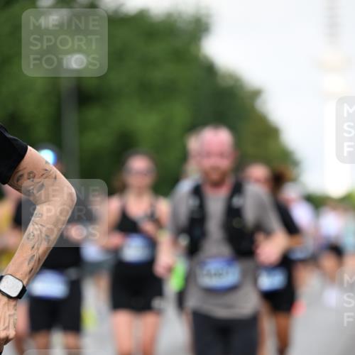 29.06.2025 - hella hamburg halbmarathon Dr. Thomas Lammeyer http://msf.ph/oto/8520200 29.06.2025 10:05:09 Kennedybrücke 1387, 1420, 1726, 2006, 2354, 2363, 2936, 3625, 3740, 3983, 4068, 4238, 4249, 4319, 4708, 5870, 6147, 6487, 6531, 6591, 6714, 6757, 6835, 6924, 7757, 7759, 7761, 8046, 8255, 8326, 8478, 8691, 8923, 9124, 9932, 10383, 10705 meine-sportfotos.de