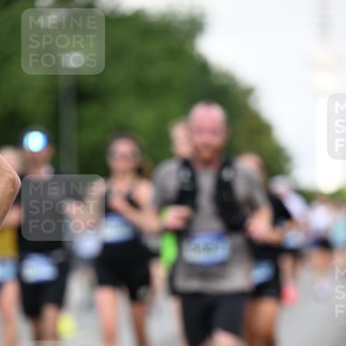 29.06.2025 - hella hamburg halbmarathon Dr. Thomas Lammeyer http://msf.ph/oto/8520210 29.06.2025 10:05:09 Kennedybrücke 1387, 1420, 1726, 2006, 2354, 2363, 2936, 3625, 3740, 3983, 4068, 4238, 4249, 4319, 4708, 5870, 6147, 6487, 6531, 6591, 6714, 6757, 6835, 6924, 7757, 7759, 7761, 8046, 8255, 8326, 8478, 8691, 8923, 9124, 9932, 10383, 10705 meine-sportfotos.de