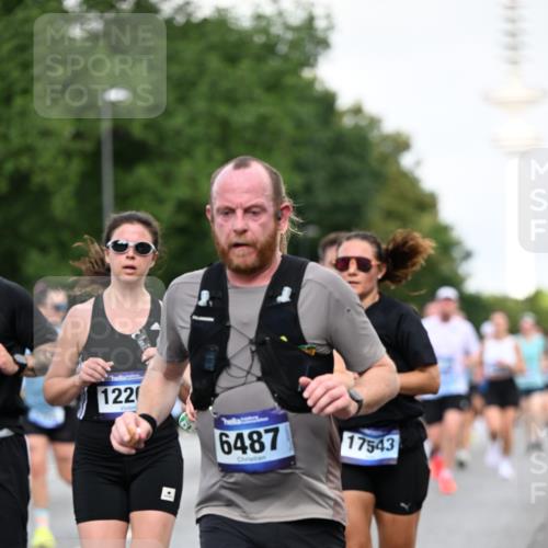 29.06.2025 - hella hamburg halbmarathon Dr. Thomas Lammeyer http://msf.ph/oto/8520221 29.06.2025 10:05:09 Kennedybrücke 1387, 1420, 1726, 2006, 2354, 2363, 2936, 3625, 3740, 3983, 4068, 4238, 4249, 4319, 4708, 5870, 6147, 6487, 6531, 6591, 6714, 6757, 6835, 6924, 7757, 7759, 7761, 8046, 8255, 8326, 8478, 8691, 8923, 9124, 9932, 10383, 10705 meine-sportfotos.de