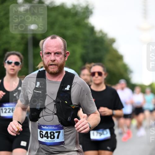 29.06.2025 - hella hamburg halbmarathon Dr. Thomas Lammeyer http://msf.ph/oto/8520239 29.06.2025 10:05:10 Kennedybrücke 1387, 1420, 1526, 1726, 2006, 2354, 2363, 2936, 3625, 3740, 4068, 4238, 4249, 4319, 4370, 4708, 5870, 6147, 6487, 6531, 6591, 6714, 6757, 6835, 6924, 7658, 7757, 7759, 7761, 8046, 8255, 8326, 8478, 8691, 8923, 9124, 9932, 10383, 10705 meine-sportfotos.de