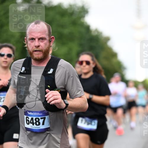 29.06.2025 - hella hamburg halbmarathon Dr. Thomas Lammeyer http://msf.ph/oto/8520249 29.06.2025 10:05:10 Kennedybrücke 1387, 1420, 1526, 1726, 2006, 2354, 2363, 2936, 3625, 3740, 4068, 4238, 4249, 4319, 4370, 4708, 5870, 6147, 6487, 6531, 6591, 6714, 6757, 6835, 6924, 7658, 7757, 7759, 7761, 8046, 8255, 8326, 8478, 8691, 8923, 9124, 9932, 10383, 10705 meine-sportfotos.de