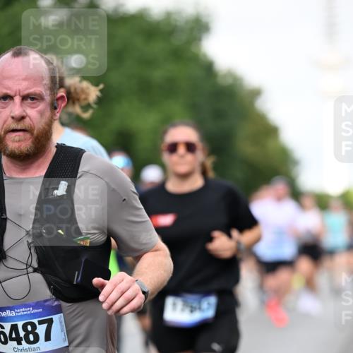 29.06.2025 - hella hamburg halbmarathon Dr. Thomas Lammeyer http://msf.ph/oto/8520258 29.06.2025 10:05:10 Kennedybrücke 1387, 1420, 1526, 1726, 2006, 2354, 2363, 2936, 3625, 3740, 4068, 4238, 4249, 4319, 4370, 4708, 5870, 6147, 6487, 6531, 6591, 6714, 6757, 6835, 6924, 7658, 7757, 7759, 7761, 8046, 8255, 8326, 8478, 8691, 8923, 9124, 9932, 10383, 10705 meine-sportfotos.de